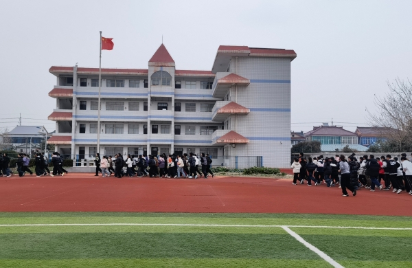 跑出青春风采，踏响奋进节拍